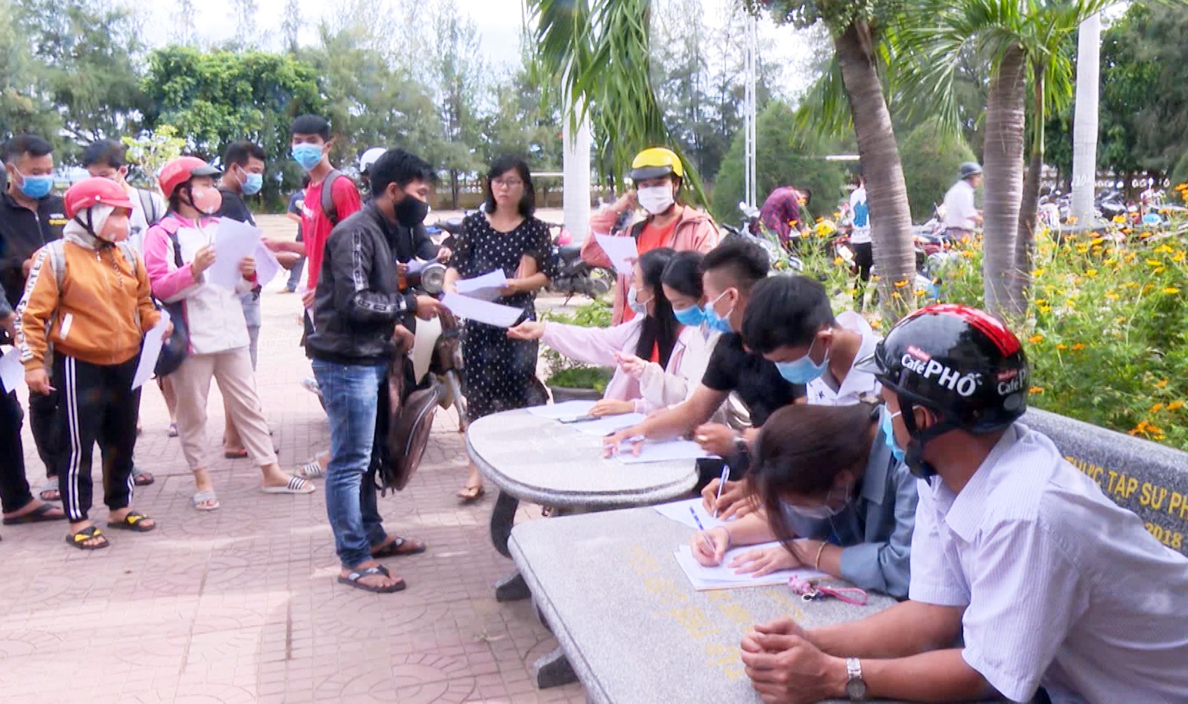Tại Phú Yên : Đo Thân Nhiệt Với Yêu Cầu Khai Báo Y Tế Đối Với Tất Cả Các Thí Sinh –