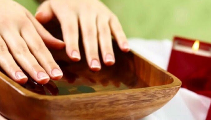 Năm ý tưởng để làm nước rửa tay và đắp mặt nạ tại nhà