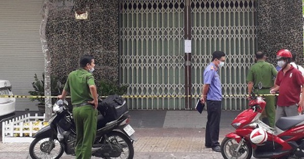 Nổ súng trước quán karaoke, một người chết