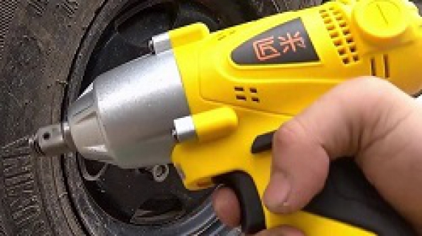 Máy siết bu lông nội địa Trung Quốc có nên mua hay không?