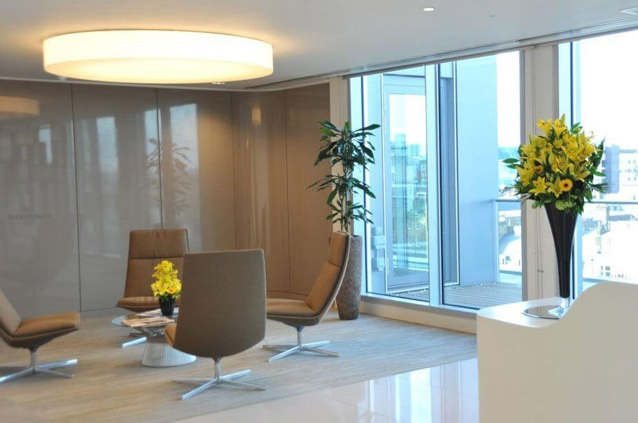 7 loại hoa tươi định kỳ đẹp nhất tại văn phòng