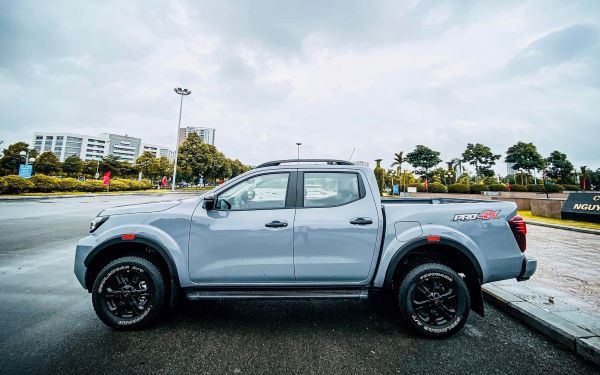 So sánh các phiên bản Nissan Navara 2022: giá, màu sắc, thông số kỹ thuật