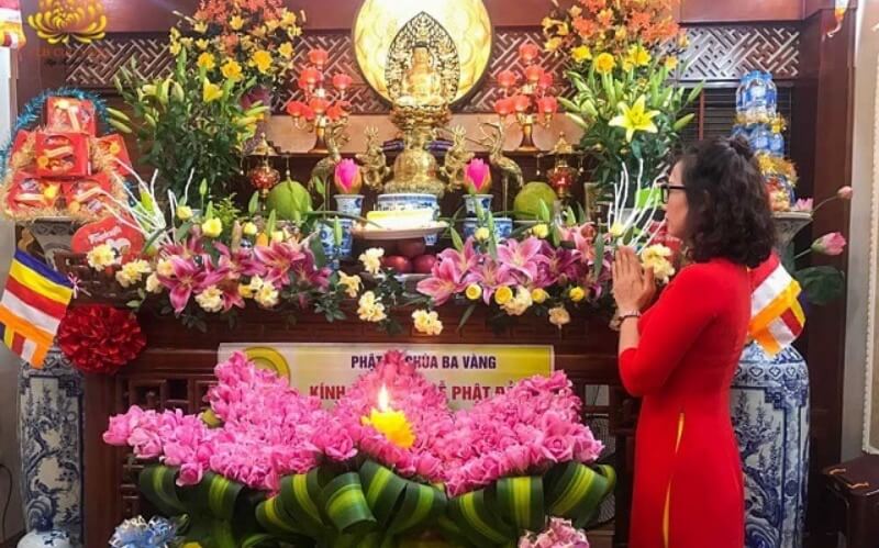 Cắm hoa bàn thờ phật? 4 loại hoa cúng phật ý nghĩa nhất