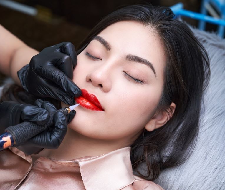 Phun môi bao lâu thì được đánh răng? Cách vệ sinh răng miệng