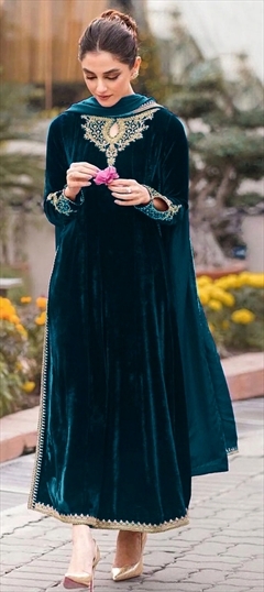 Pakistani Salwar Kameez for Women