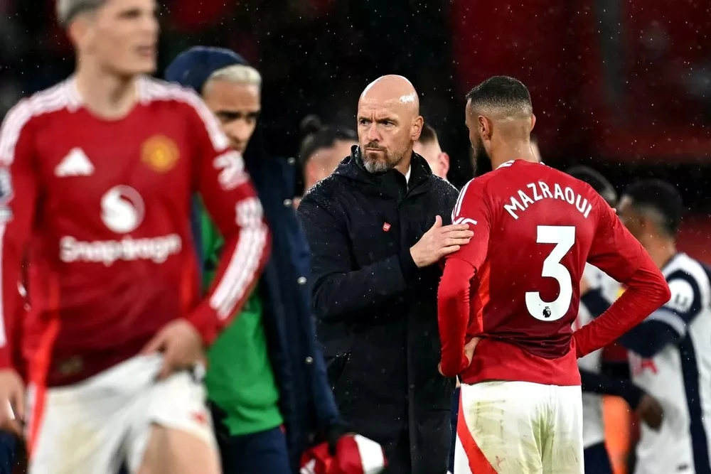 Fan MU yêu cầu loại ngay 2 cầu thủ sau trận hòa trước Porto