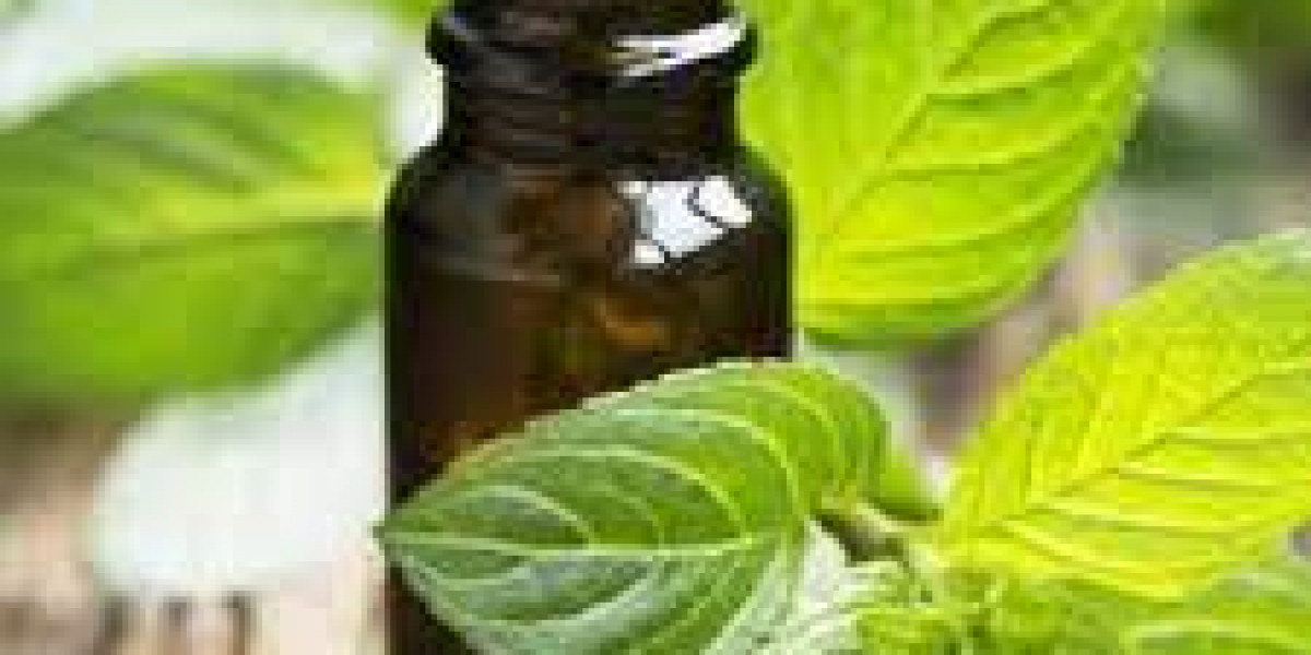 Peppermint Essential Oil: Benefits, Uses, and How to Incorporate It into Your Routine