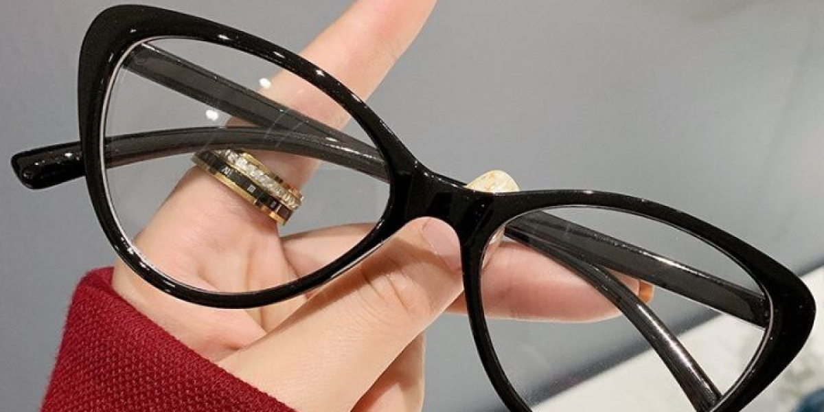 Cat Eye Glasses: The Ultimate Guide to This Iconic Style