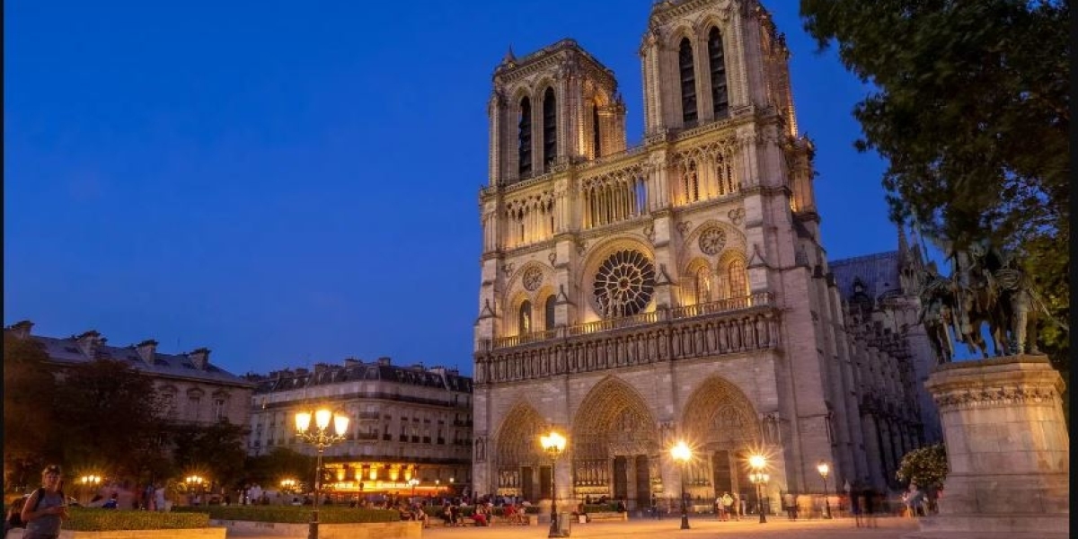 Historical past and additionally Design about Notre Dame: A fabulous Journey With Effort
