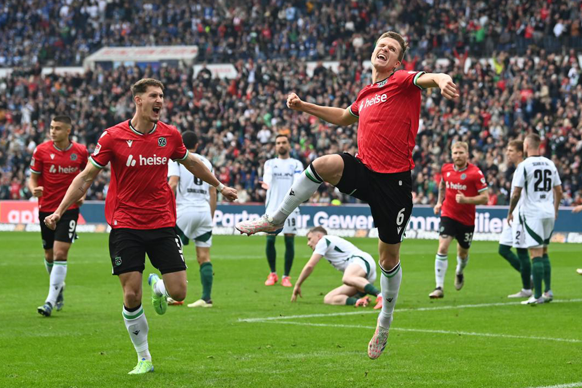 Soi kèo Schalke vs Hannover lúc 0h30 ngày 15/3/2025