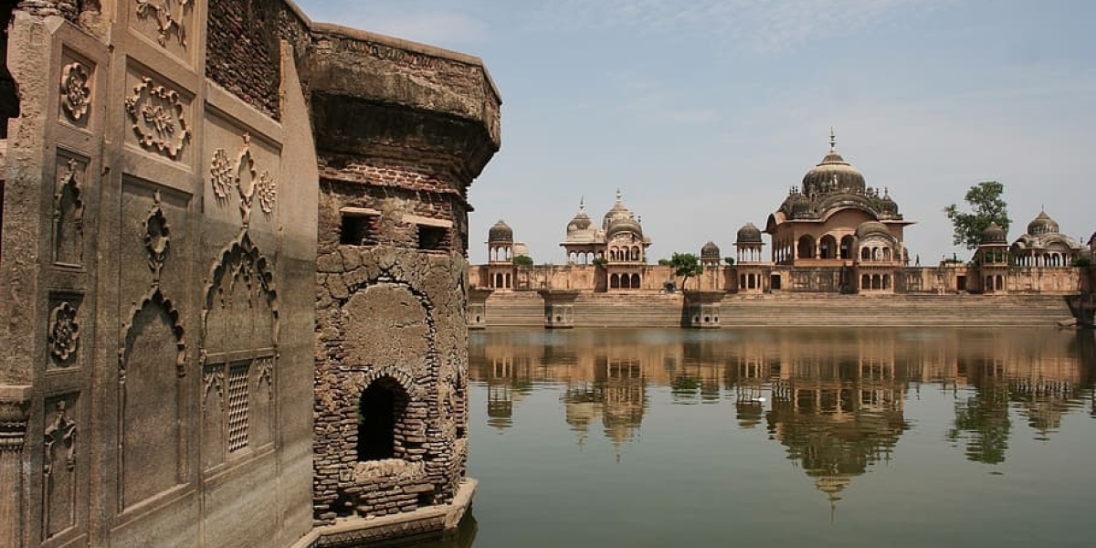 Gurgaon to Vrindavan Cab