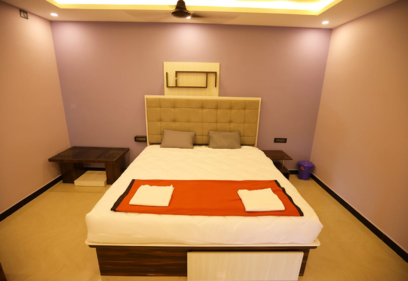 Best Hotel Rooms in Pollachi for Family | Canalway Inn