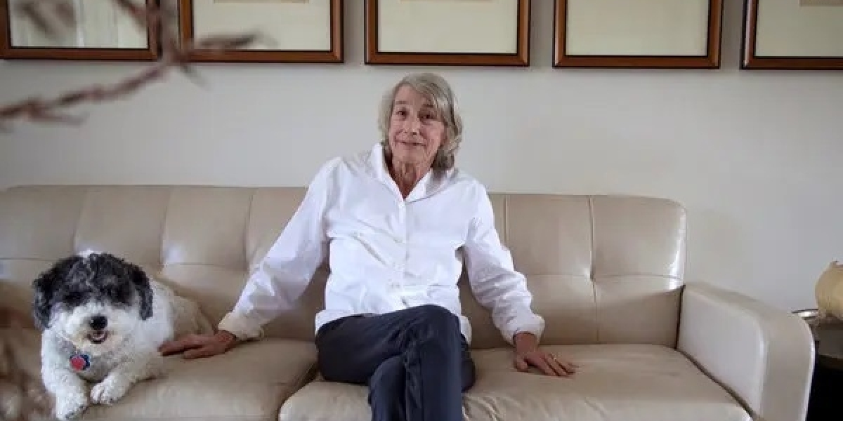 Why Is Mary Oliver's Poetry Celebrated in Modern Literature Classes?