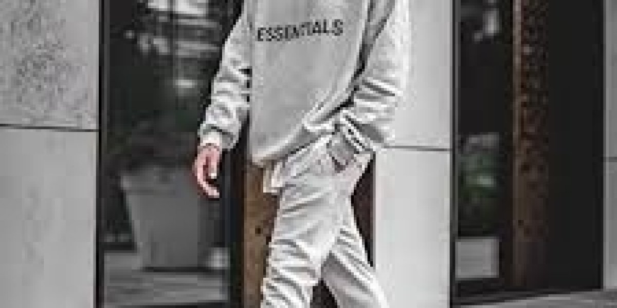 Essentials Hoodies Canada: How to Wear with Jeans