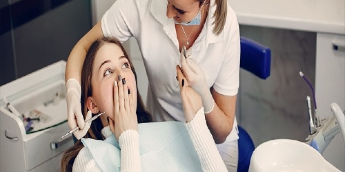 How Hygienists Detect Early Signs of Oral Health Problems