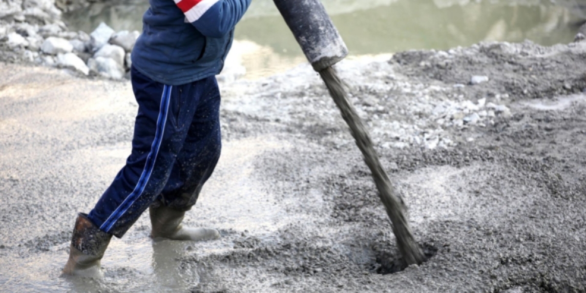 How Concrete Contractors Handle Demolition and Old Concrete Removal