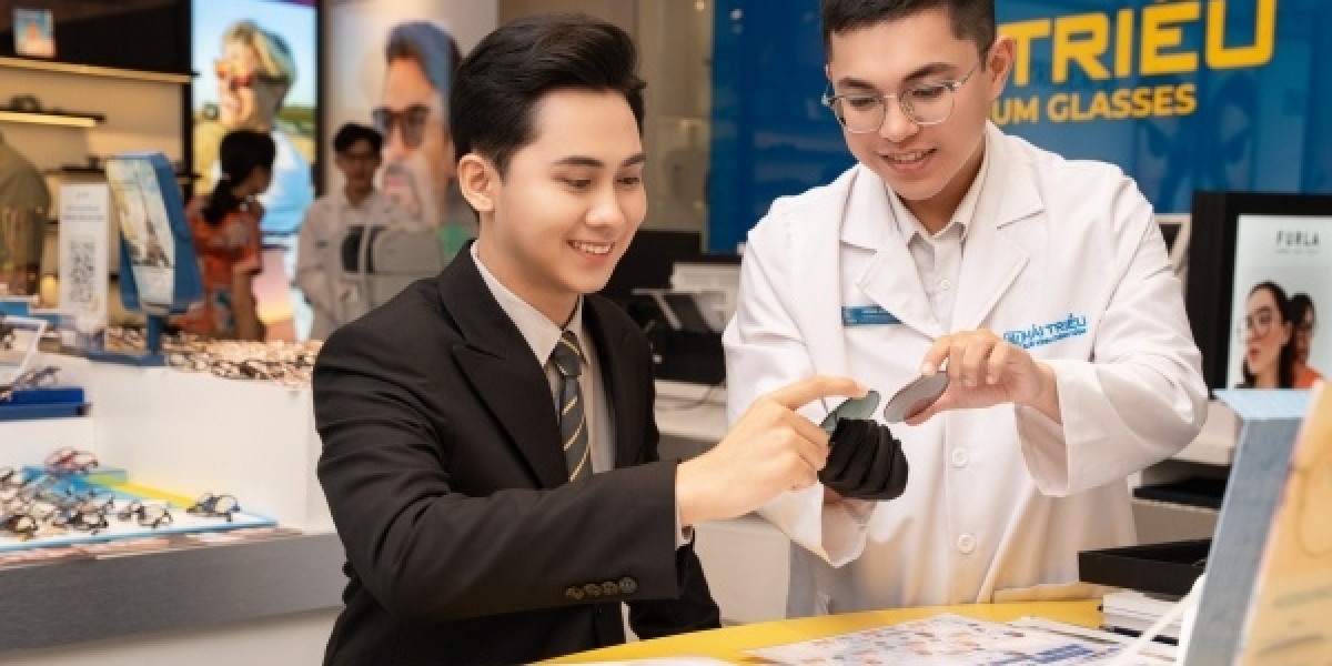 Ưu – nhược điểm của tròng đổi màu: Có nên mua không?