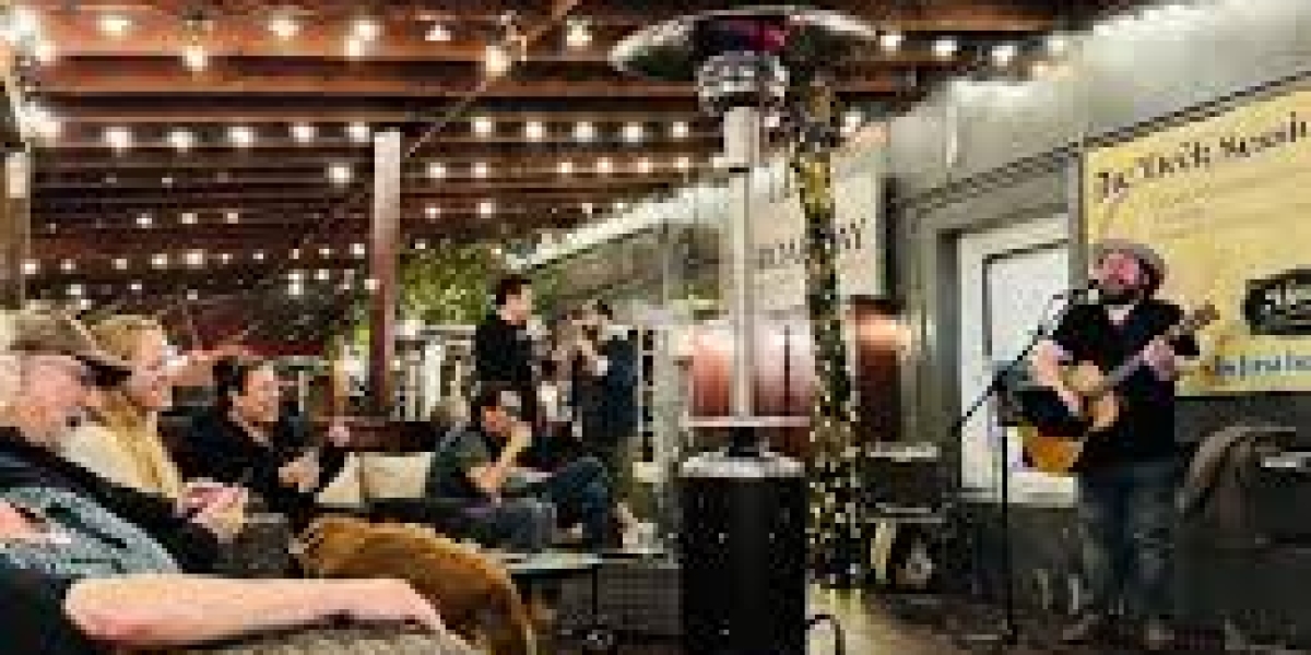 Mac’s Bar: A Welcoming Urban Escape for Great Drinks, Good Food, and Memorable Nights
