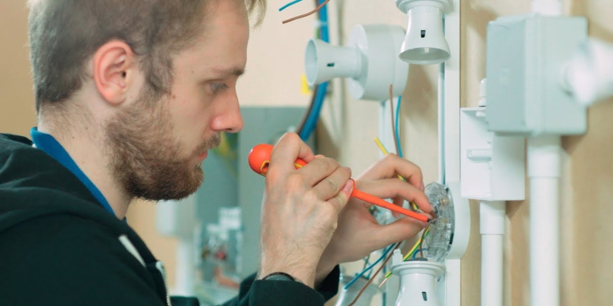 What’s the Difference in Our Domestic Electrician Routes?