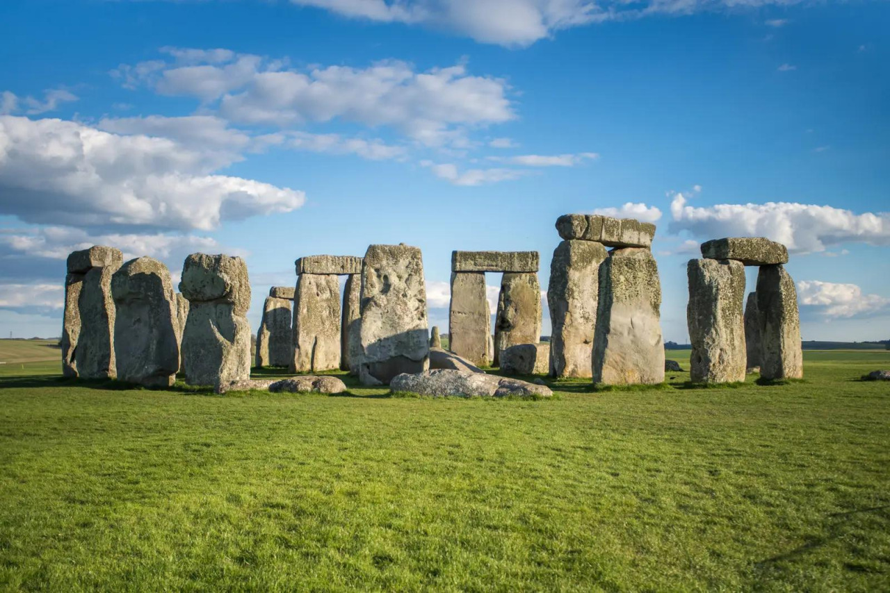 Airport Express Tours — Explore England on a Southampton to London...